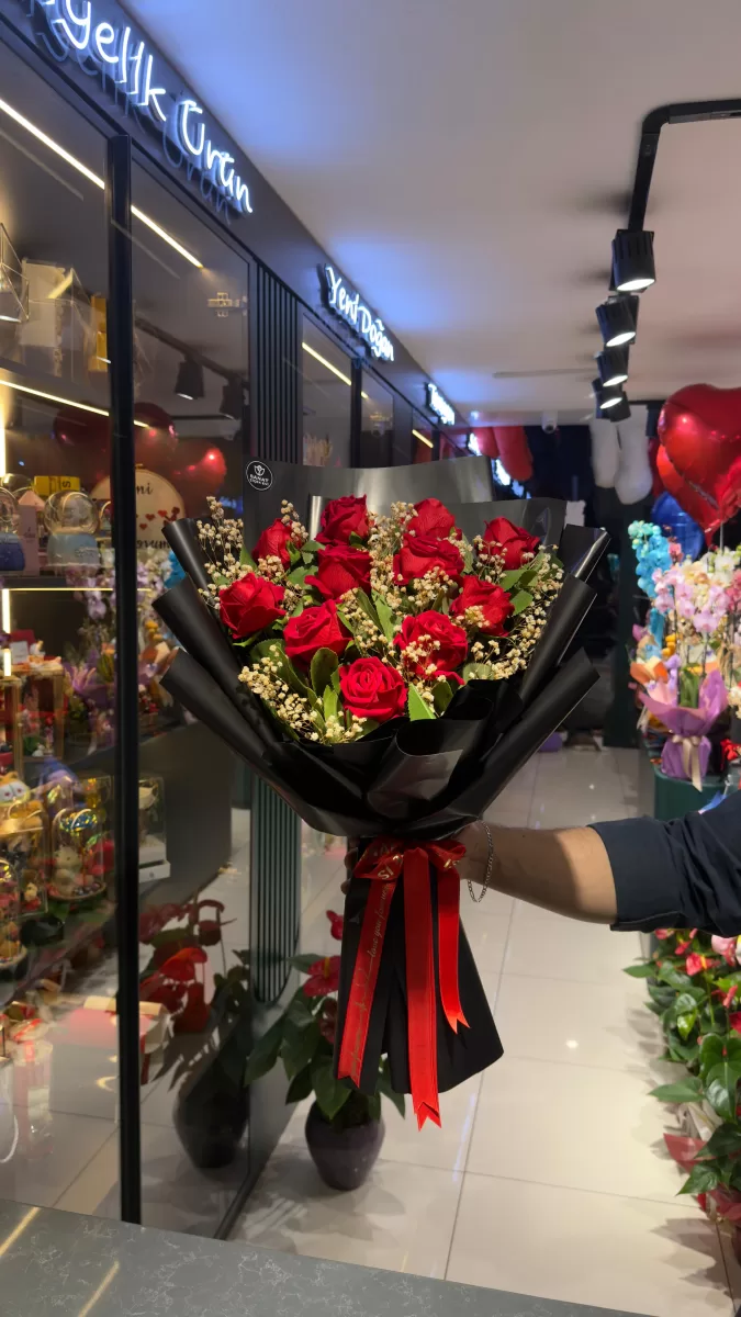 11'li Kırmızı Yapay Kadife Gül Buketi
