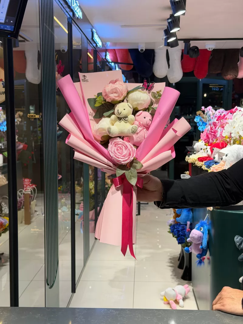 Pembe Ve Krem Ayıcıklı Gül Buketia